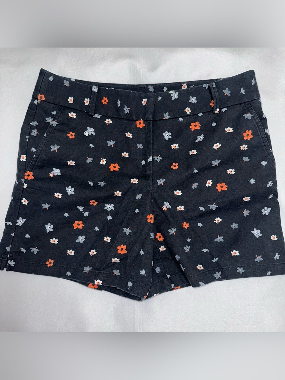 Loft Riviera Shorts size 6 Women’s Black Floral Print Shorts